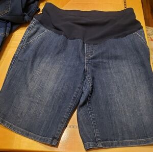 Old Navy Maternity Shorts Size 10